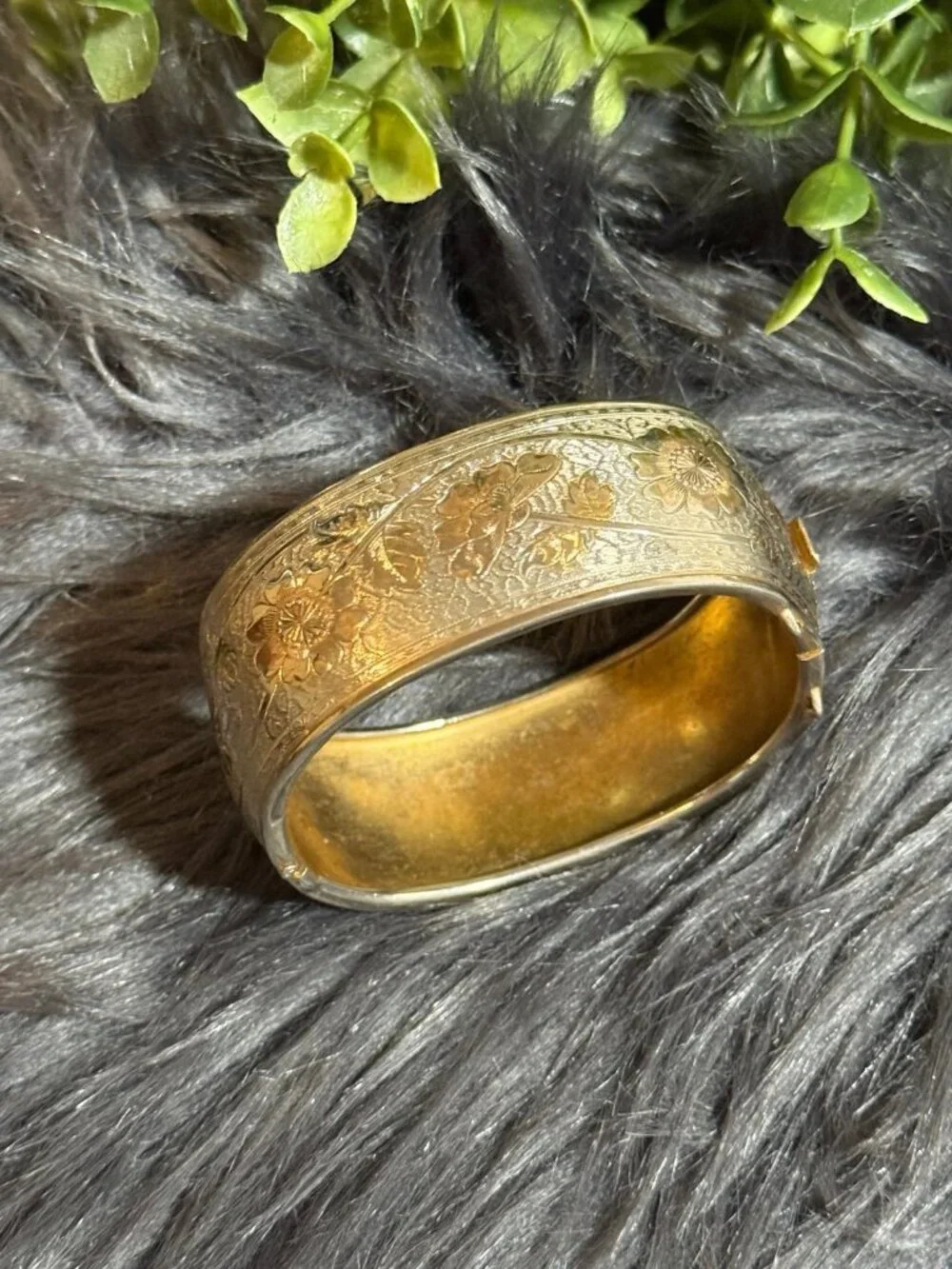 Used Wide Cuff‎ (c1)